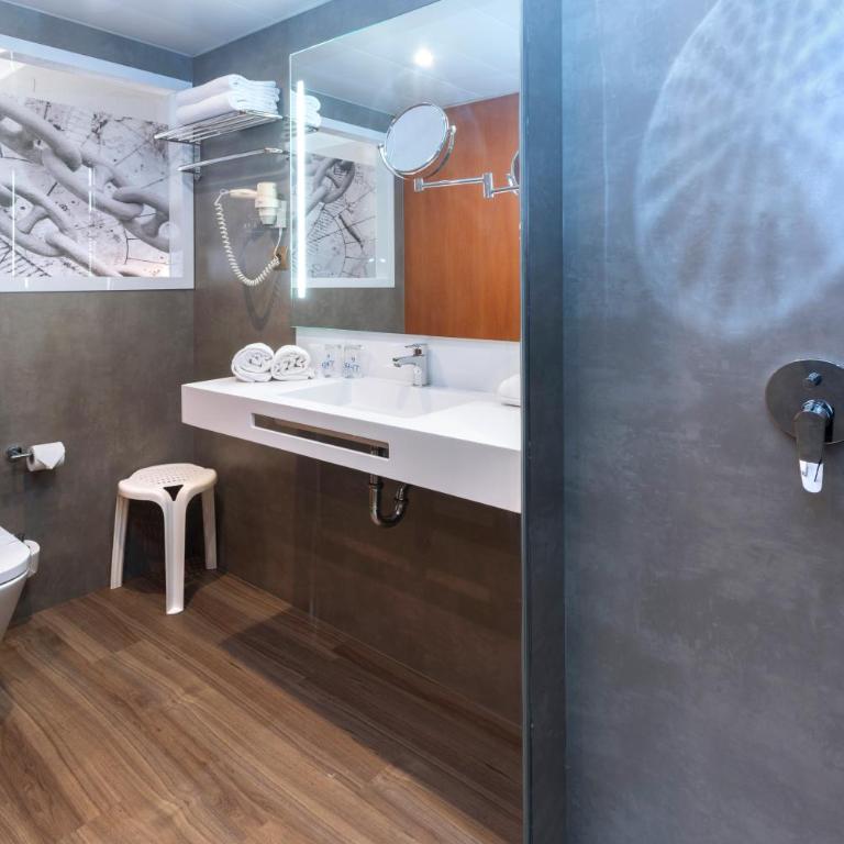 GHT Aquarium & Spa - Habitación Doble con balcón - 1 o 2 camas - 5