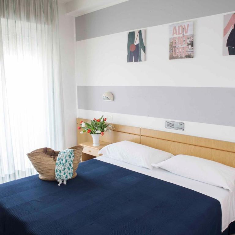 Hotel Villa Lina ANGOLO VIALE DANTE - Double or Twin Room with Side Sea View - 8