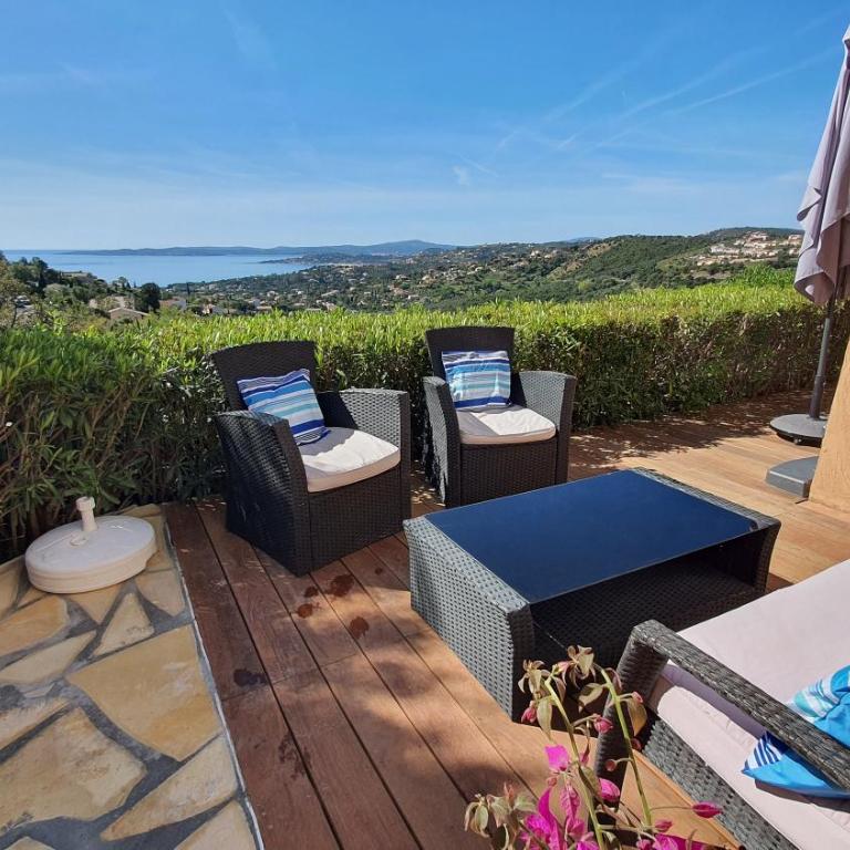 Les ISSAMBRES appart 6 pers grande terrasse superbe vue mer et golfe de saint Tropez, piscine - Appartement 2 Chambres - 2