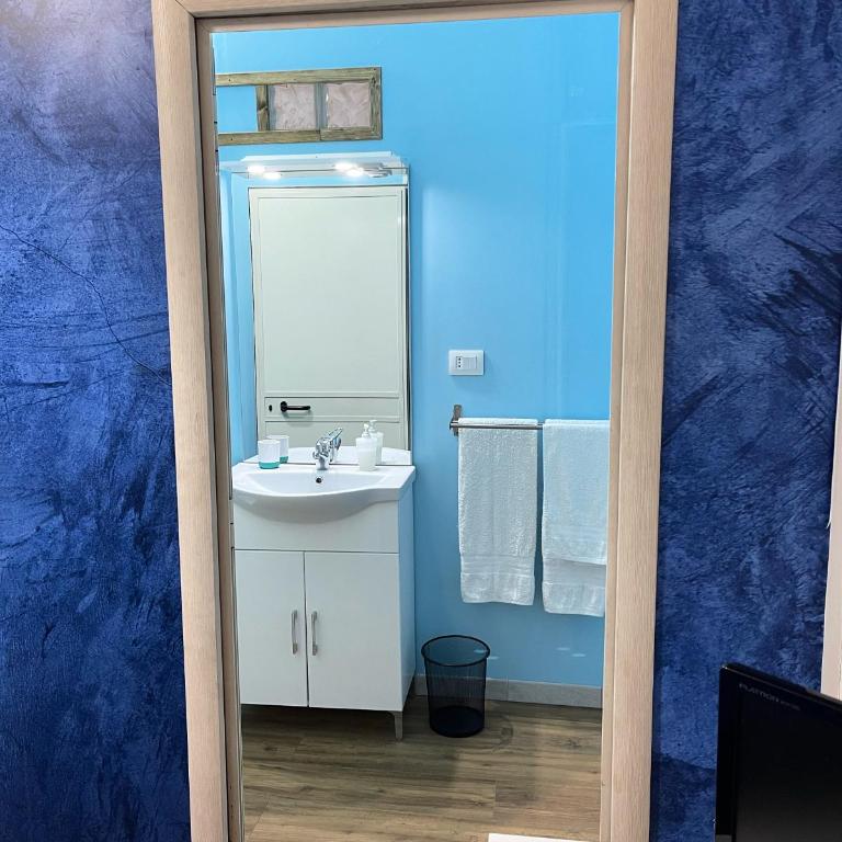 B&B Acqua Azzurra - Camera Matrimoniale con Bagno Privato - 8