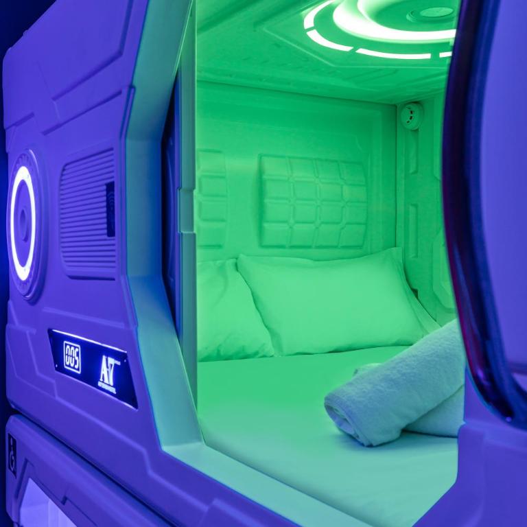 Art Seven Hostel Capsules - Private capsule room four doubles - 5