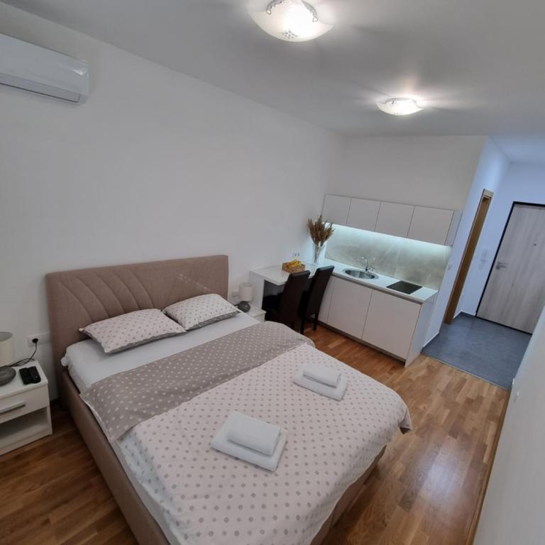 Apartment Holiday - Studio - 9