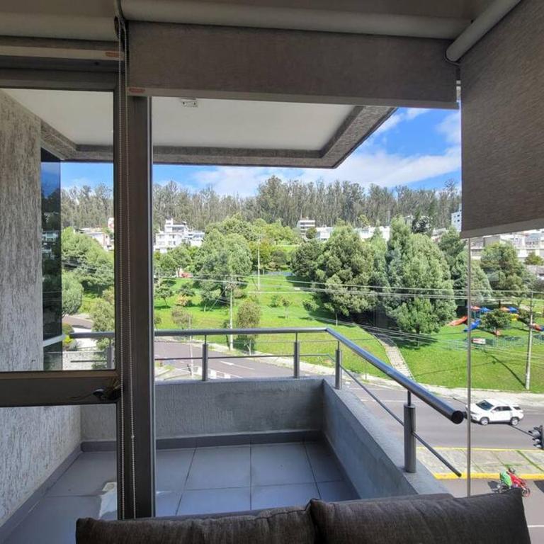 500 Excelente Vista ciudad Quito,parque, piscina,balcón,sauna,tranquilo encantador seguridad 24-7 - Three-Bedroom Apartment - 24