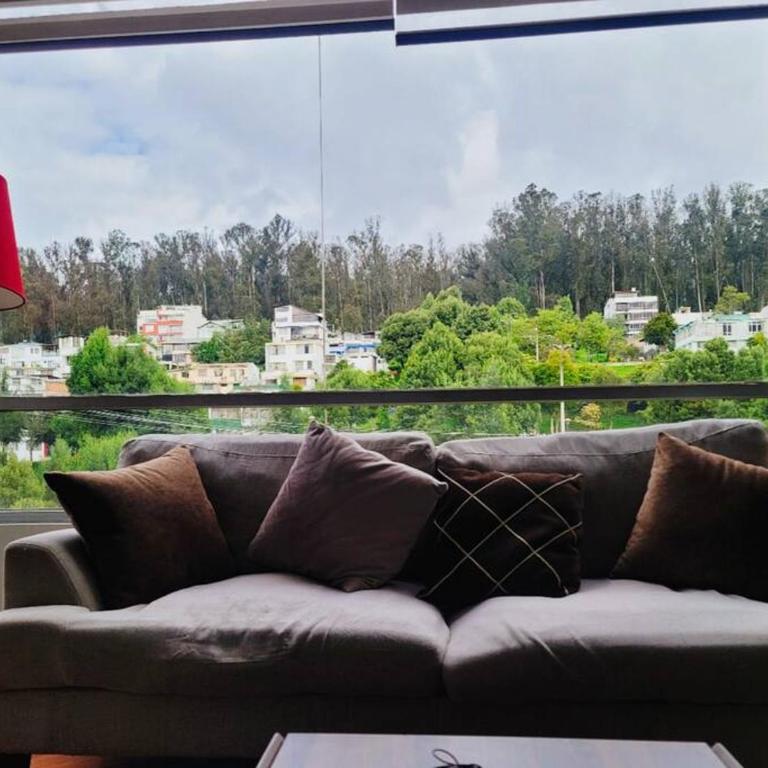 Excelente Vista ciudad Quito,parque, piscina,balcón,sauna,tranquilo encantador seguridad 24-7 - Apartamento de 3 dormitorios - 48