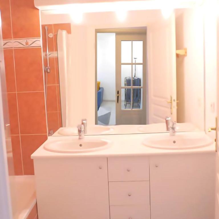 Superbe appartement T2 de 50m2 près de Genève à Saint Julien en Genevois idéal pour couple avec 2 enfants jusqu'à 18 ans - Appartement 1 Chambre - 2