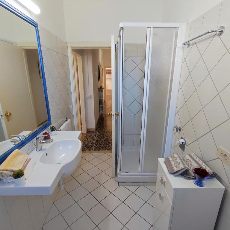Lovely Balcony San Gimignano Apartments - Two-Bedroom Apartment - 22