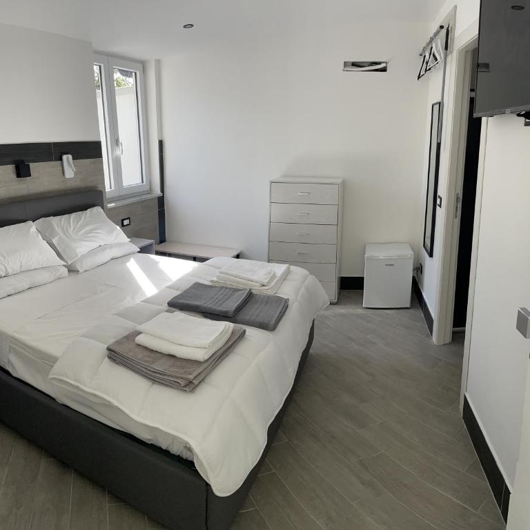 LA CASA DELLE FATE-Area Marina Protetta - Camera Deluxe (2 Adulti + 1 Bambino) - 2