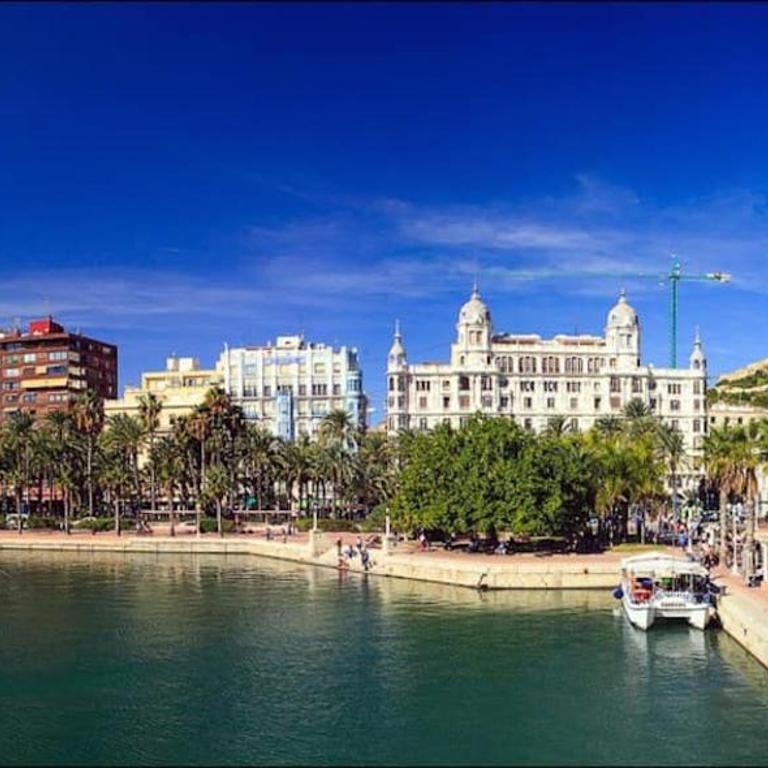 COSY 3 BED APT 200m FROM BEACH WiFi - Apartamento con vistas al mar - 27