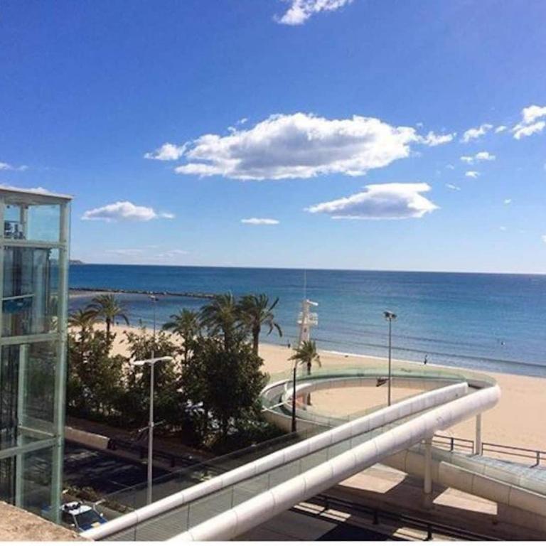 COSY 3 BED APT 200m FROM BEACH WiFi - Apartamento con vistas al mar - 25
