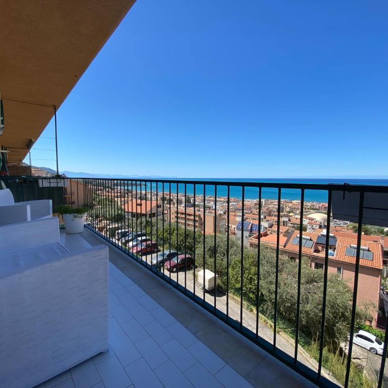 Ma&Mi Guest House - Camera Tripla con Balcone e Vista Mare - 3