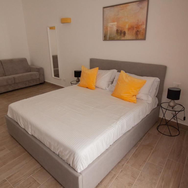 Aragona15 Suites - King Suite with Balcony - 5