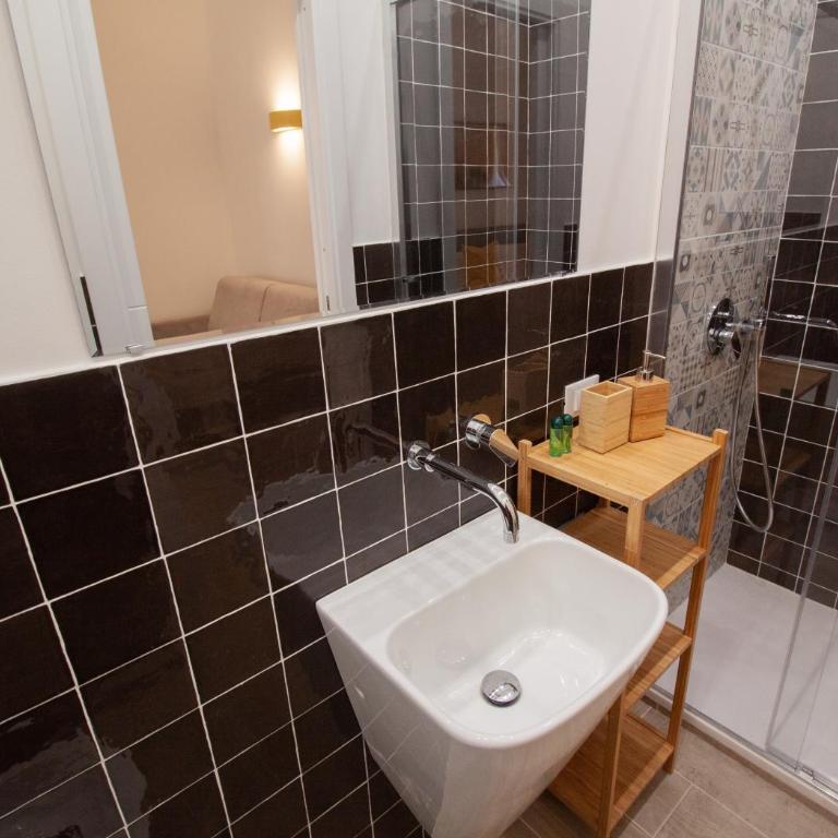 Aragona15 Suites - King Suite with Balcony - 4