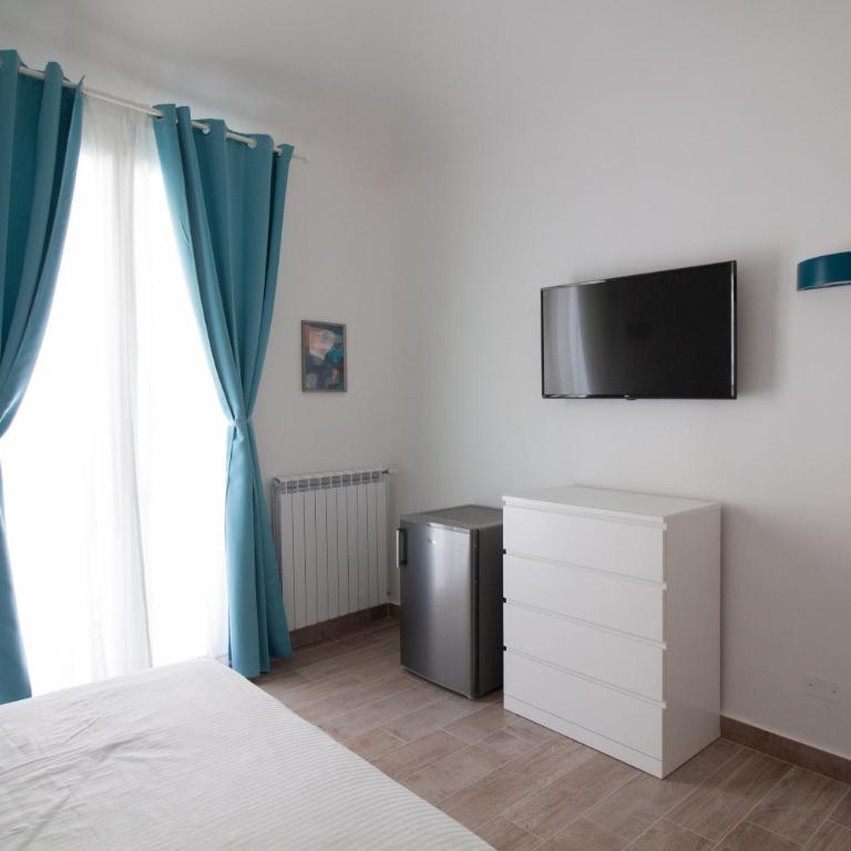 Aragona15 Suites - Deluxe Double Room with Balcony - 4