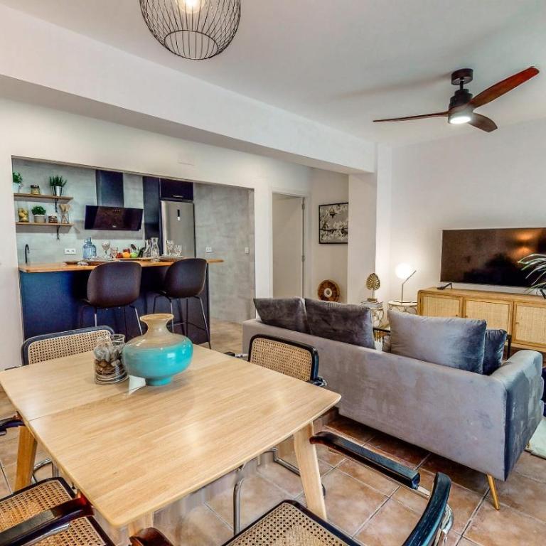 HoliSPlace- lovely apartment in downtown Alicante - Three-Bedroom Apartment - 2