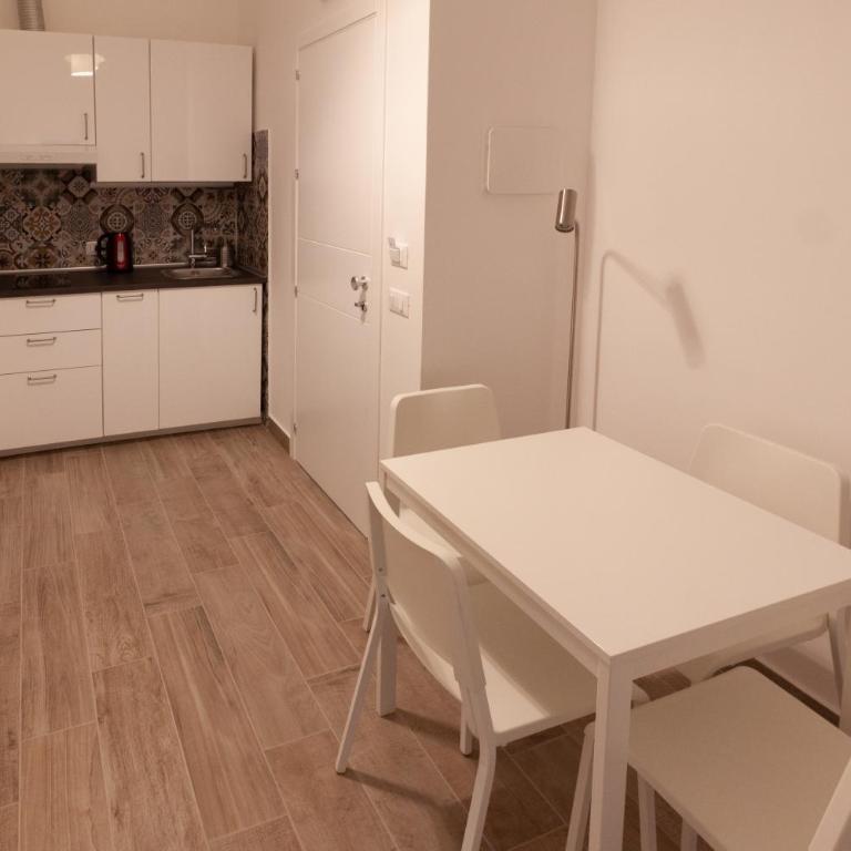 Aragona15 Suites - Studio with Balcony - 11