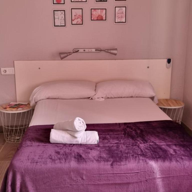 Hostal La Cabaña - Habitación con cama grande - 7