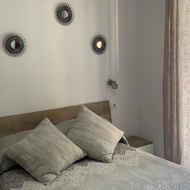 Hostal Puerta Carmona - Habitación Doble con balcón - 9