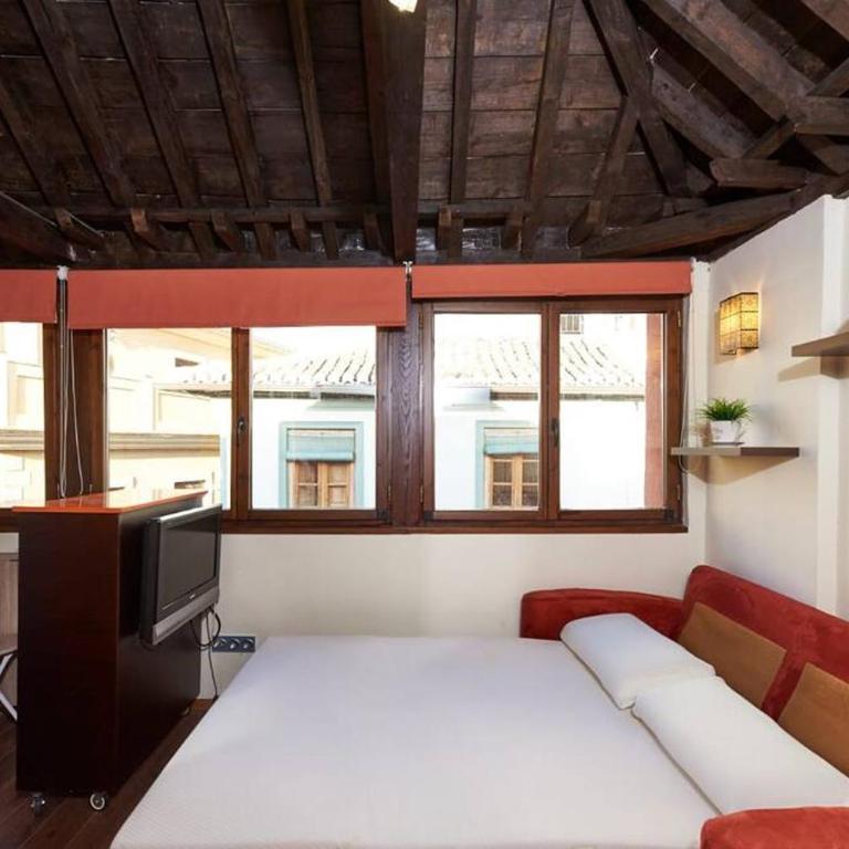 Lindo Estudio con Terraza San Matías - One-Bedroom Apartment - 1