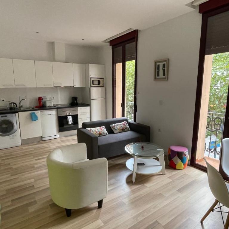Apartamentos Boni - Apartment with City View and Balcony - 2