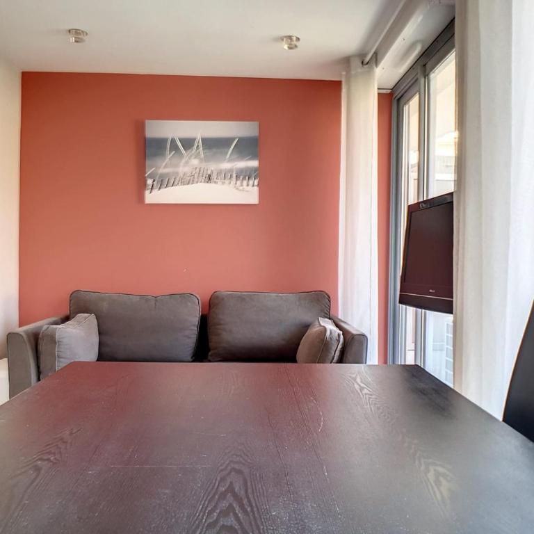 HENRI CAMILLE REAL ESTATE - Rouaze 2 -Studio à 50m center - Apartamento - 8
