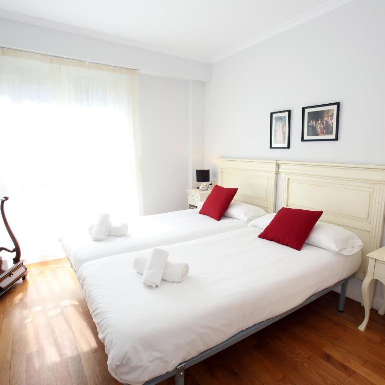 Ondarreta gran piso junto a la playa de Ondarreta - Apartamento - 16