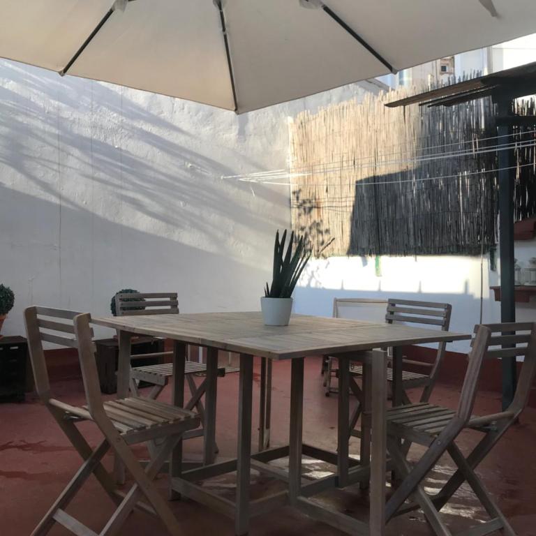 2 Apartamento TERRAZA Free Wifi - Three-Bedroom Apartment - 4
