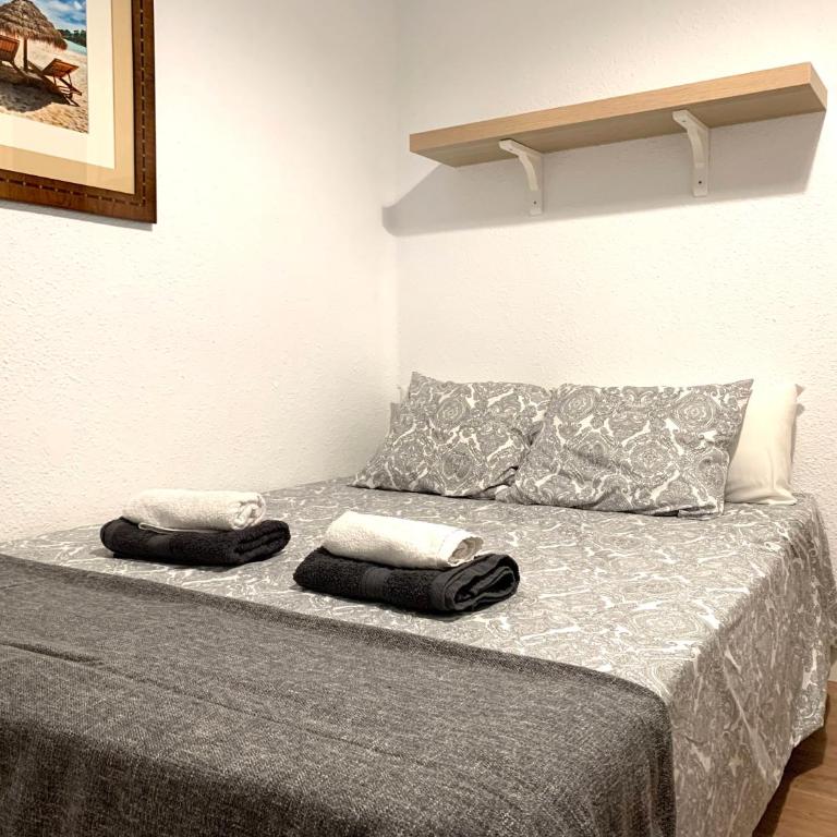 2 Apartamento TERRAZA Free Wifi - Three-Bedroom Apartment - 24