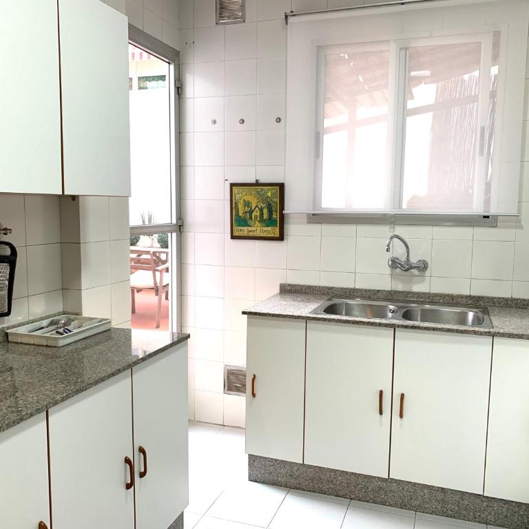 2 Apartamento TERRAZA Free Wifi - Three-Bedroom Apartment - 32