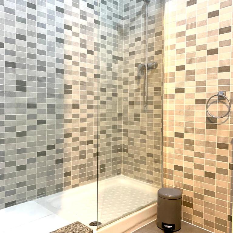 2 Apartamento TERRAZA Free Wifi - Three-Bedroom Apartment - 27