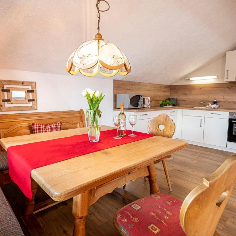 Alphirt Ferienwohnungen - Apartment 8 mit 1 Schlafzimmer - 2