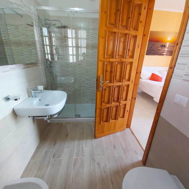 Le Twins -Bed and Breakfast - Camera Matrimoniale con Vista Mare - 10