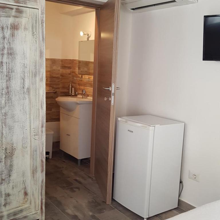 Aliga - Small Double Room - 11