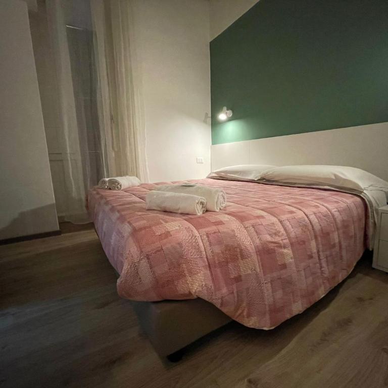 guest house cernaia - Camera Budget Matrimoniale/Doppia con Letti Singoli - 7
