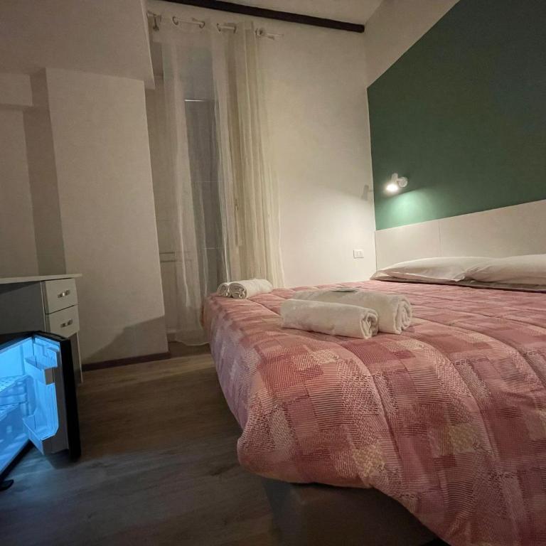 guest house cernaia - Camera Budget Matrimoniale/Doppia con Letti Singoli - 8