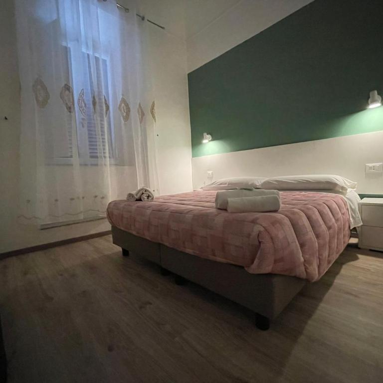 guest house cernaia - Camera Budget Matrimoniale/Doppia con Letti Singoli - 2