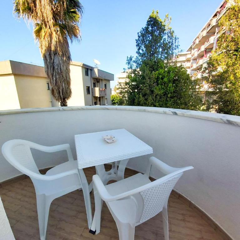 Le Twins -Bed and Breakfast - Camera Matrimoniale con Vista Giardino - 8