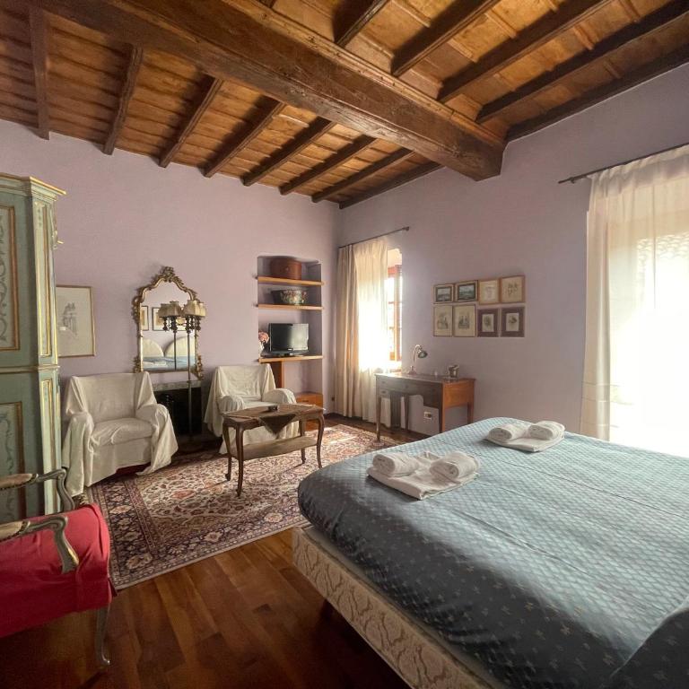 Centro storico Torino, Posto auto e ascensore, Casa di charme - Appartamento con 2 Camere da Letto - 2