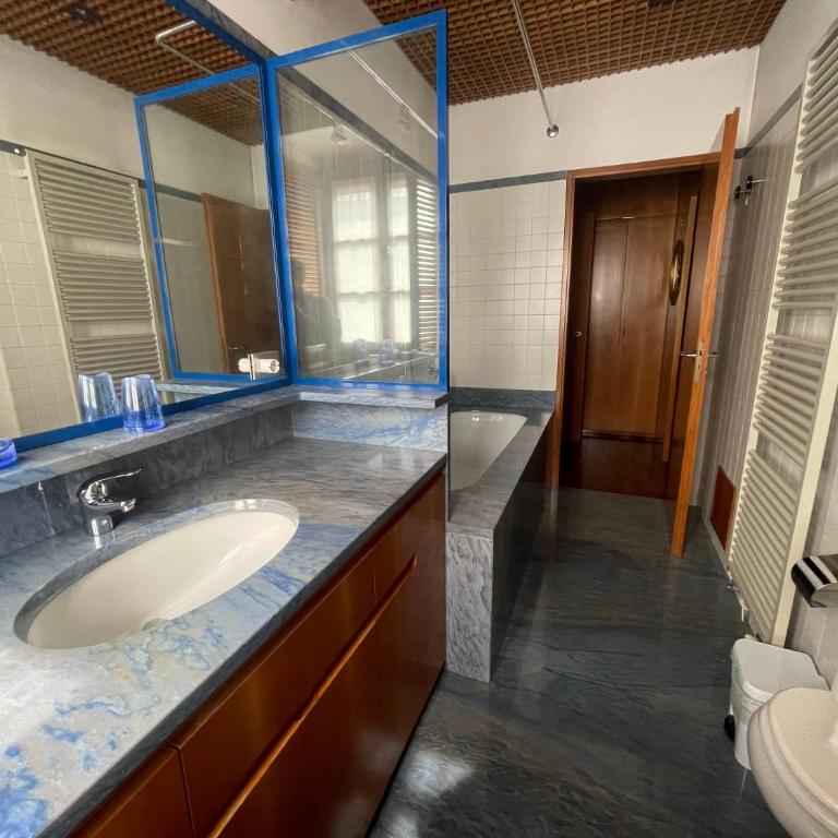 Centro storico Torino, Posto auto e ascensore, Casa di charme - Appartamento con 2 Camere da Letto - 10