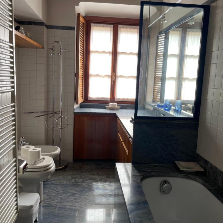 Centro storico Torino, Posto auto e ascensore, Casa di charme - Appartamento con 2 Camere da Letto - 3