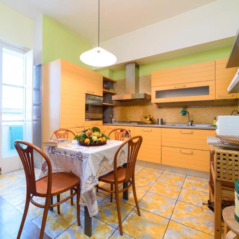 La Camelia Apartment - Three-Bedroom Apartment - 3