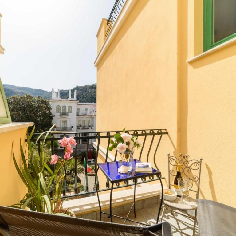 La Camelia Apartment - Three-Bedroom Apartment - 11