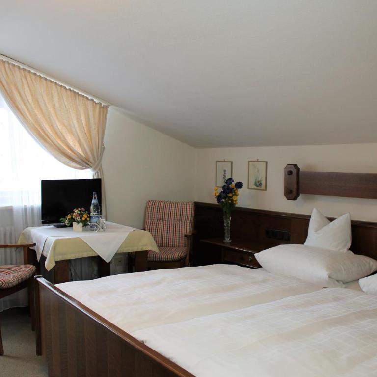 Gästehaus Immenhof - Doppelzimmer mit eigenem externen Bad - 1