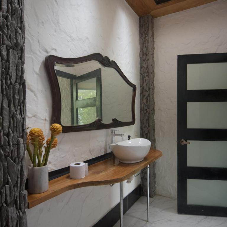 CantalaRana Lodge - Suite with Jacuzzi and Lake View - 14