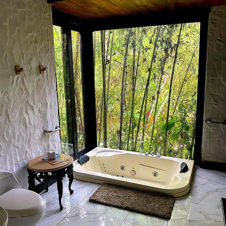CantalaRana Lodge - Suite with Jacuzzi and Lake View - 8