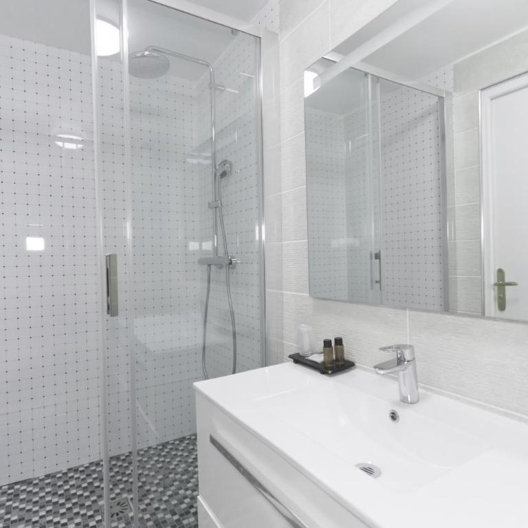 Le Saint Louis - Chambre Lits Jumeaux - 1