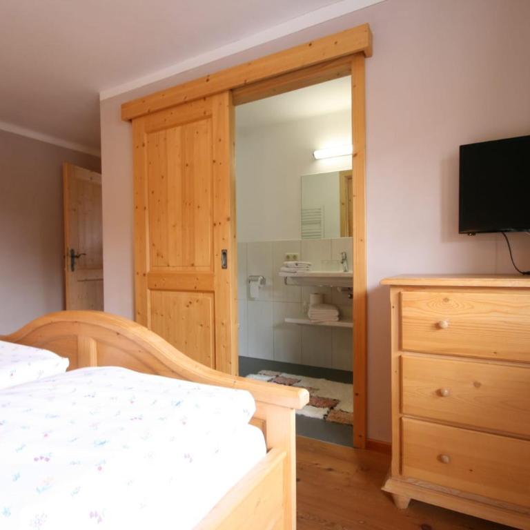 Alpengasthof Karalm - Doppelzimmer mit eigenem Bad - 8