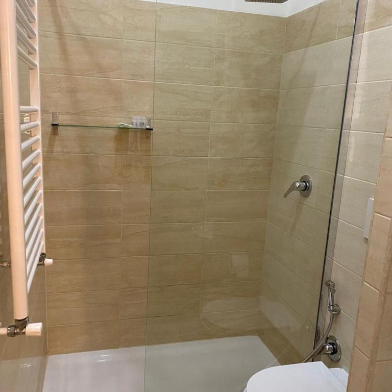 Rent Rooms Saint Peter - Quadruple Room with Private Bathroom - 3