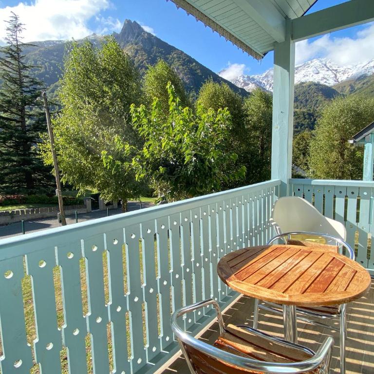 Joli chalet 60m2 proche du centre. parking. balcon - Appartement 2 Chambres - 2