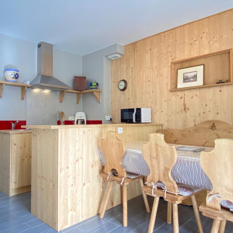 Joli chalet 60m2 proche du centre. parking. balcon - Appartement 2 Chambres - 4