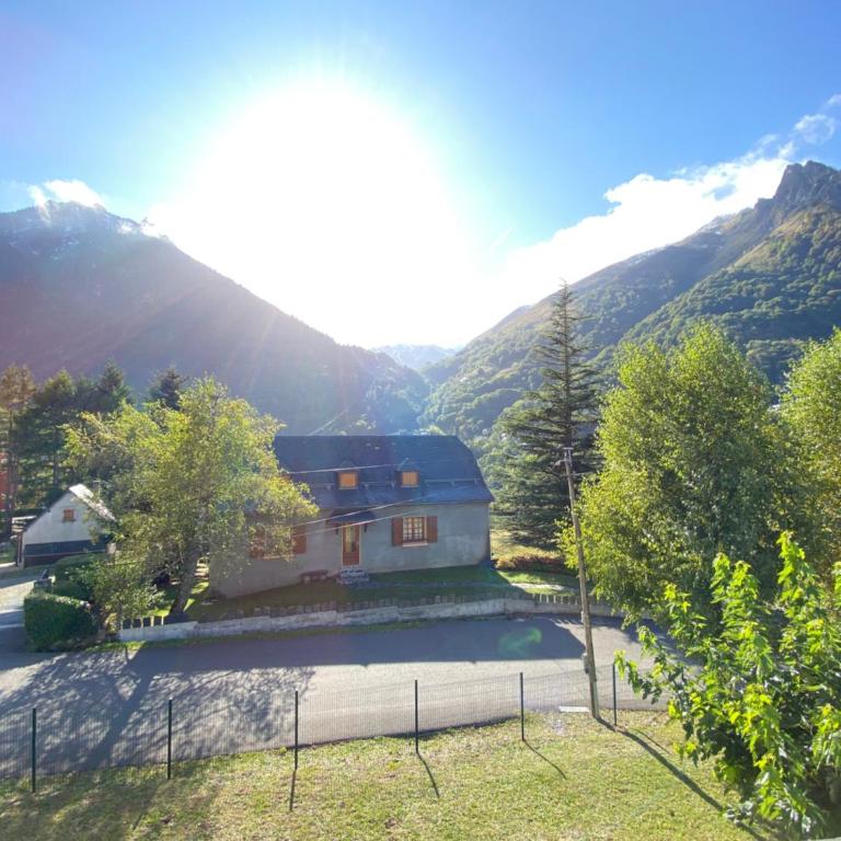 Joli chalet 60m2 proche du centre. parking. balcon - Appartement 2 Chambres - 5